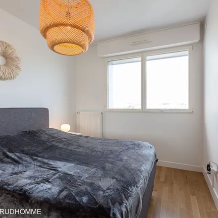 Rent this 3 bed apartment on 157 Quai du Président Roosevelt in 92130 Issy-les-Moulineaux, France