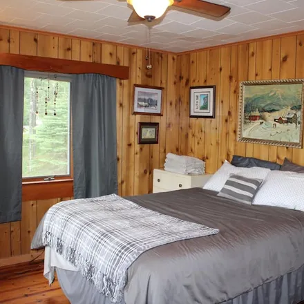 Rent this 4 bed house on Moultonborough