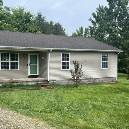 Buy this 3 bed house on 100 Sporran Way in Glasgow, KY 42141
