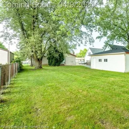 Image 3 - 2496 Oakcrest Road, Sterling Heights, MI 48310, USA - House for sale