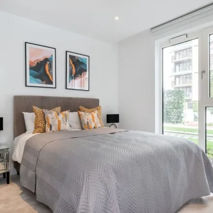 Image 3 - Fountain Park Way, London, W12 7LF, United Kingdom - Apartment for rent