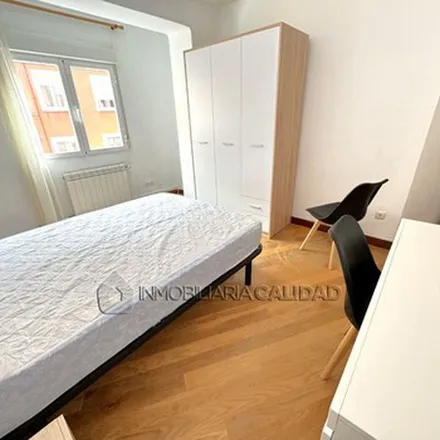 Rent this 5 bed apartment on El Corte Inglés in Avenida Ronda de los Tejares, 30