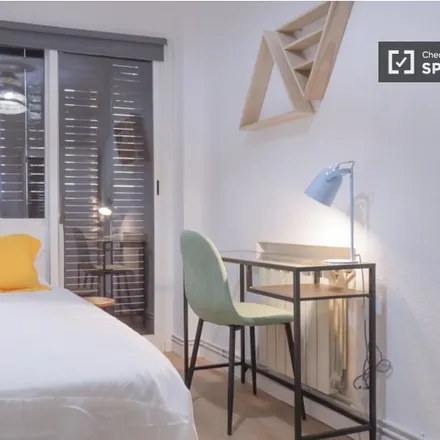 Rent this 3 bed room on Calle de la Ciudadanía in 18, 28041 Madrid