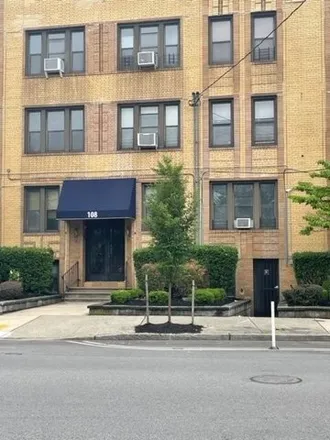 Rent this 1 bed house on 108 Palisade Avenue in Jersey City, NJ 07306