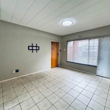Image 1 - Silver Street, Goedeburg, Gauteng, 1518, South Africa - Apartment for rent