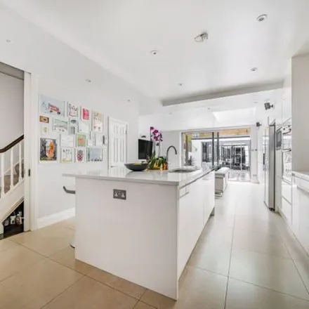 Rent this 6 bed townhouse on 29 Effie Road in London, SW6 1EN