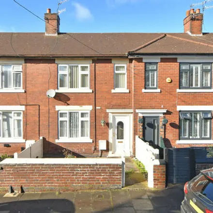 Buy this 2 bed townhouse on Evelyn Street in Fenton, ST4 3QG