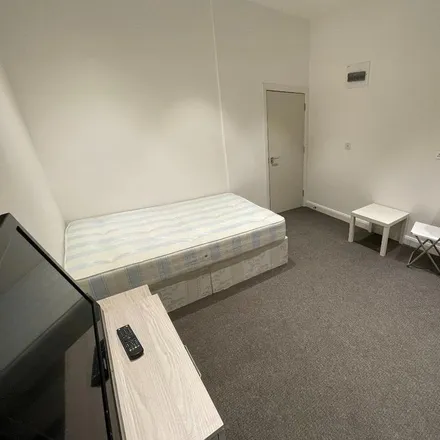 Rent this 1 bed room on 281 Uxbridge Road in London, W3 7SB