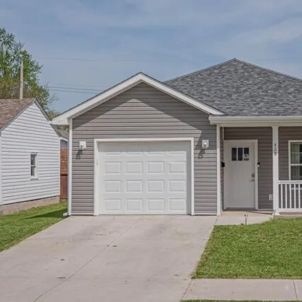 Buy this 2 bed house on 452 Cleveland Avenue in Moberly, MO 65270