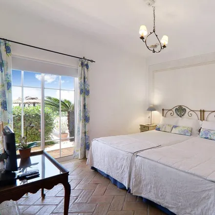 Rent this 8 bed house on 8100-093 Distrito de Évora