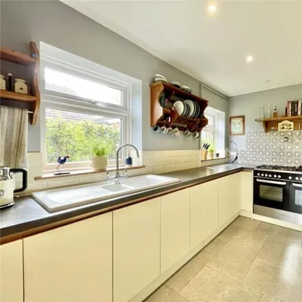 Image 2 - Solent Road, Highcliffe-on-Sea, BH23 5QE, United Kingdom - House for sale