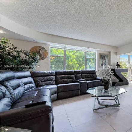 Buy this 2 bed condo on 934 Hillcrest Drive in Hollywood, FL 33021
