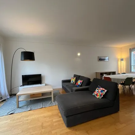 Rent this 6 bed apartment on 2 Rue Roland Gosselin in 92290 Châtenay-Malabry, France