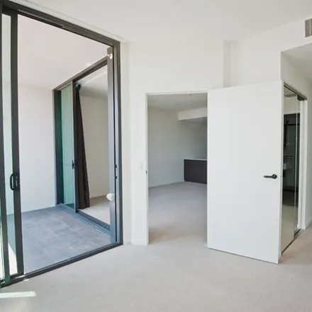 Image 2 - Edmondstone Street, South Brisbane QLD 4101, Australia - Apartment for rent