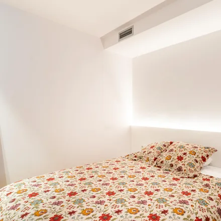 Rent this 1 bed apartment on Carrer de Sostres in 08001 Barcelona, Spain