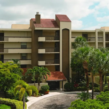 Buy this 1 bed condo on 955 Egret Circle in Delray Beach, FL 33444