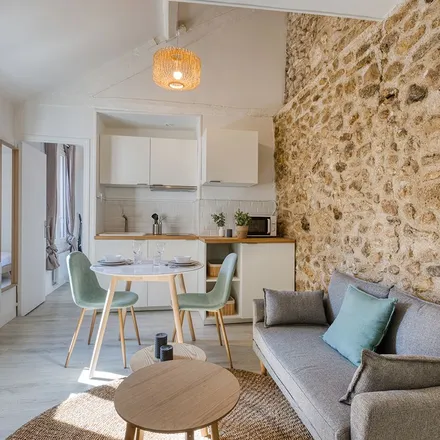 Image 4 - 2 Rue de la Courtille, 77000 Melun, France - Apartment for rent