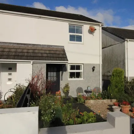 Rent this 2 bed duplex on Hallaze Road in Penwithick, PL26 8UT