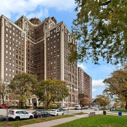 Buy this 2 bed condo on Jackson Towers in 5555 South Everett Avenue, Chicago