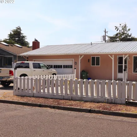 Buy this 3 bed house on 1532 Lincoln Street in North Bend, OR 97459