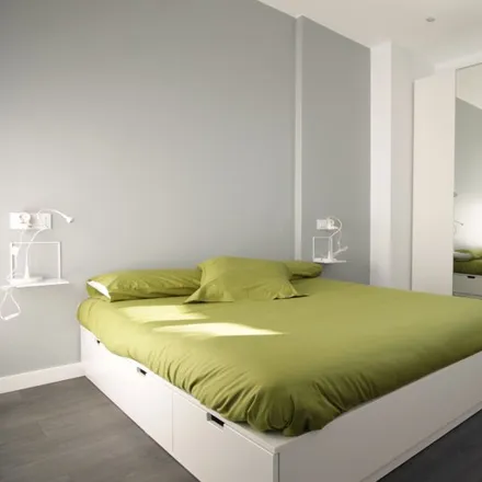 Rent this 3 bed room on Jardins de Walter Benjamin in Passeig de Josep Carner, 08001 Barcelona