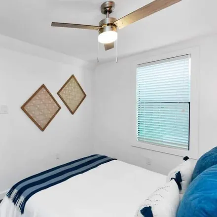 Rent this 8 bed condo on Houston