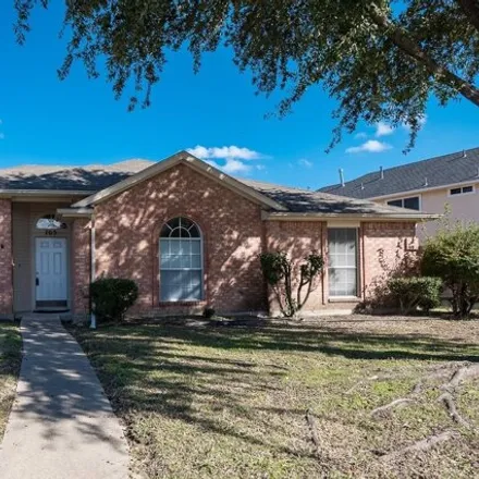 Rent this 3 bed house on 725 Creekside Drive in Mesquite, TX 75181