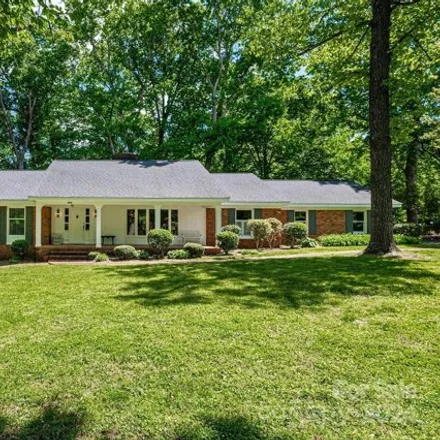 Image 1 - 4121 4th Street Court Northwest, Hickory, NC 28601, USA - House for sale