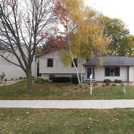 Buy this 4 bed house on 1020 Pendleton Road in Neenah, WI 54956