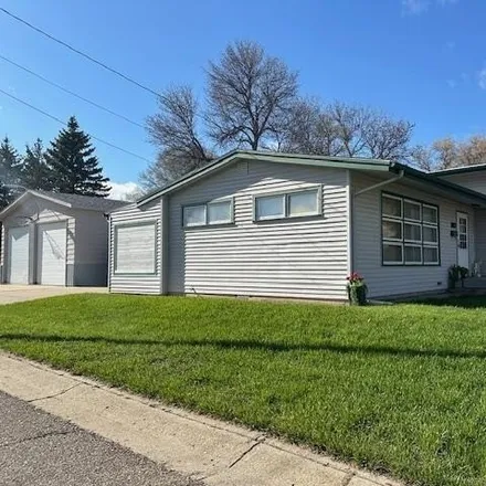 Image 4 - 901 5th Street Northeast, Minot, ND 58703, USA - House for sale