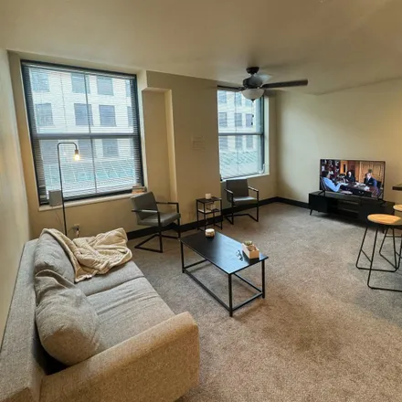 Image 3 - West Wisconsin Avenue, Milwaukee, WI 53259, USA - Room for rent