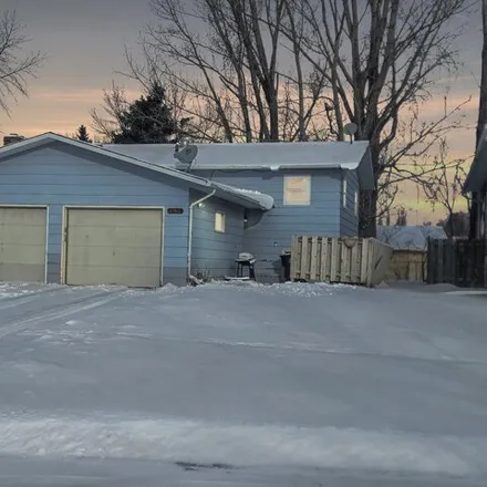Buy this 6 bed house on 1962 Continental Drive in Grand Forks, ND 58201