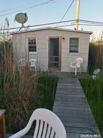 Rent this studio house on 34 Sextant Walk in Robbins Rest, Islip