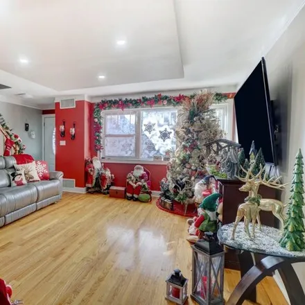 Image 2 - 272 50th Street, West New York, NJ 07093, USA - House for sale
