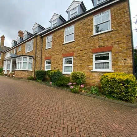 Rent this 2 bed room on Barringtons Close in Rayleigh, SS6 8BD