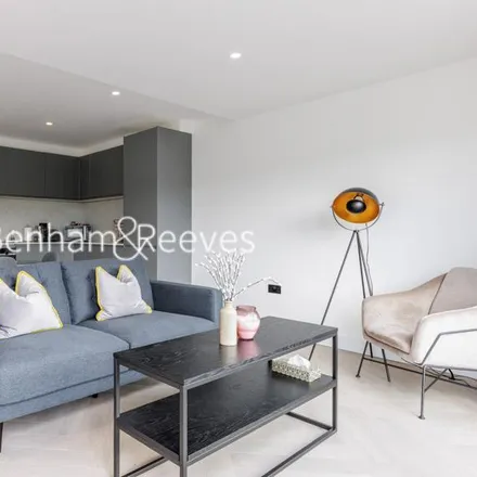 Rent this 2 bed apartment on Durnsford Road in London, SW19 8HJ