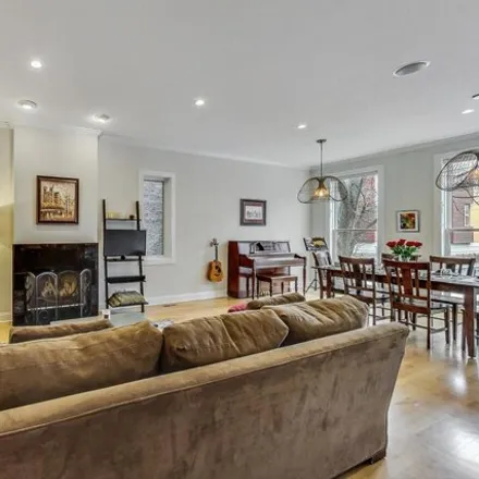 Image 3 - 2130 West Churchill Street, Chicago, IL 60647, USA - House for sale