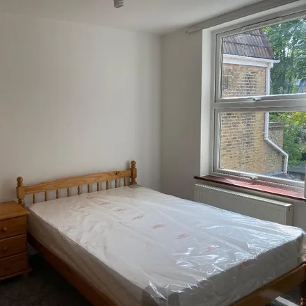 Image 7 - 111 Granville Road, London, SW18 5SF, United Kingdom - Apartment for rent