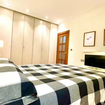 Rent this 6 bed apartment on Calle Rodríguez Arias / Rodriguez Arias kalea in 64, 48013 Bilbao