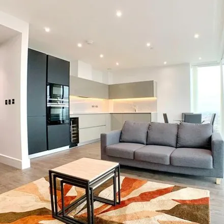 Rent this 1 bed apartment on Cassia House in Piazza Walk, London
