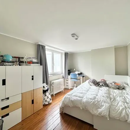 Rent this 6 bed apartment on Chemin des Deux Maisons - Tweehuizenweg in 1200 Woluwe-Saint-Lambert - Sint-Lambrechts-Woluwe, Belgium