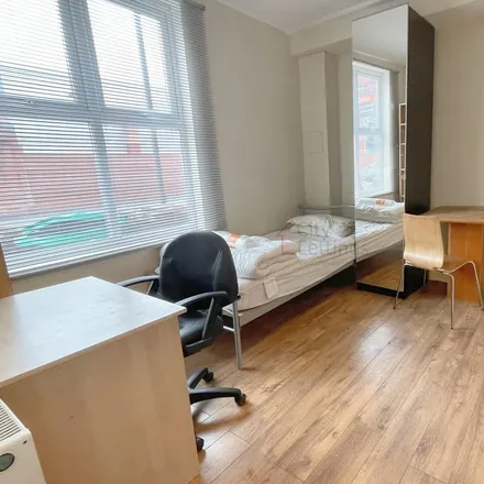 Rent this studio apartment on 155 Hartley Road in Nottingham, NG7 3DW
