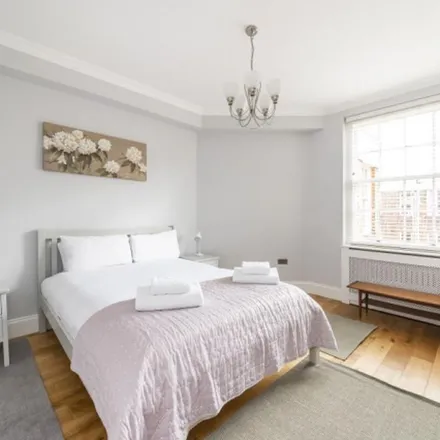 Rent this 2 bed apartment on Princess Court in Queensway, London