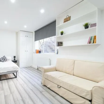Rent this studio apartment on 22 Brook Mews North in London, W2 3BW
