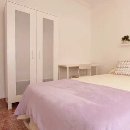 Rent this 3 bed room on Carrer de Ferrer i Bigné in 43, 46016 Valencia