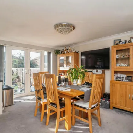 Image 7 - Wren Close, Southend-on-Sea, SS9 5AG, United Kingdom - Duplex for sale