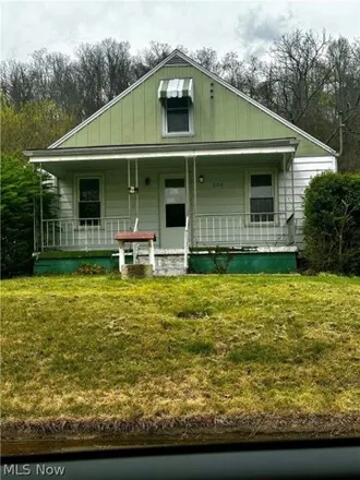 Buy this 3 bed house on 231 6th Avenue in Parkersburg, WV 26101