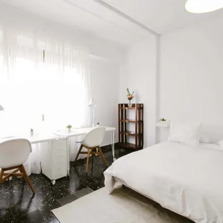 Rent this 6 bed room on Carrer del Doctor Zamenhof in 27, 46008 Valencia