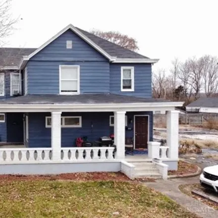 Buy this studio house on 587 Hill Avenue in Hamilton, OH 45014