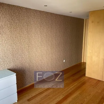 Rent this 3 bed apartment on Rancho Típico da Amorosa in Rua Óscar da Silva, 4450-759 Matosinhos